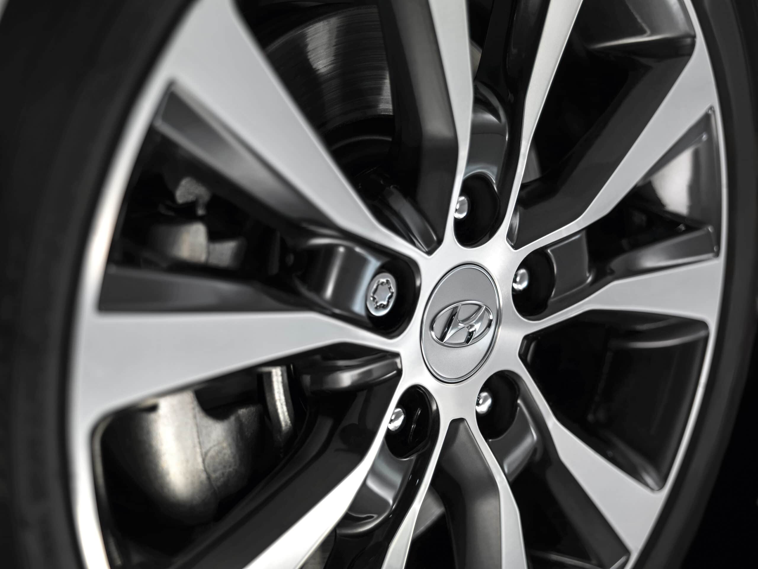 Genuine_Alloy_wheel_17_Detail